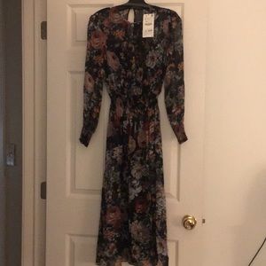 Zara women dress. Never worn.